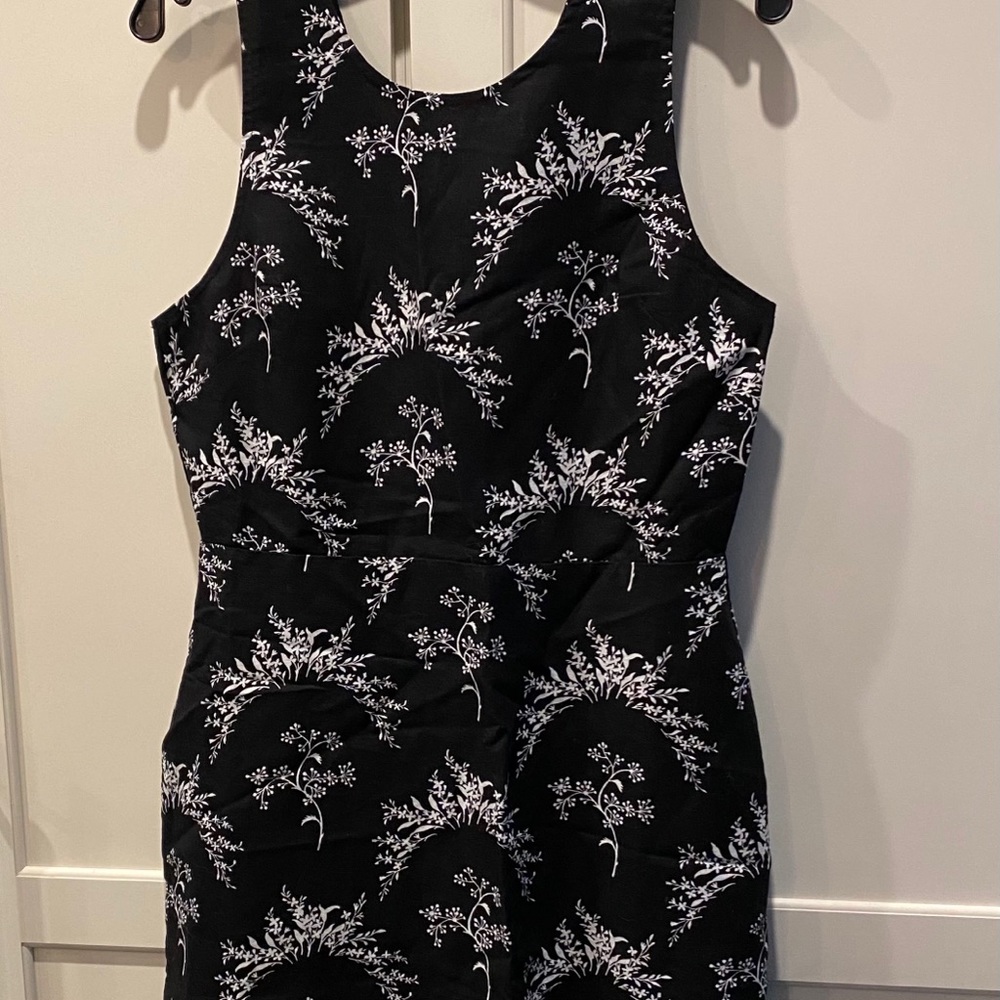 Sleeveless A line dress with pockets